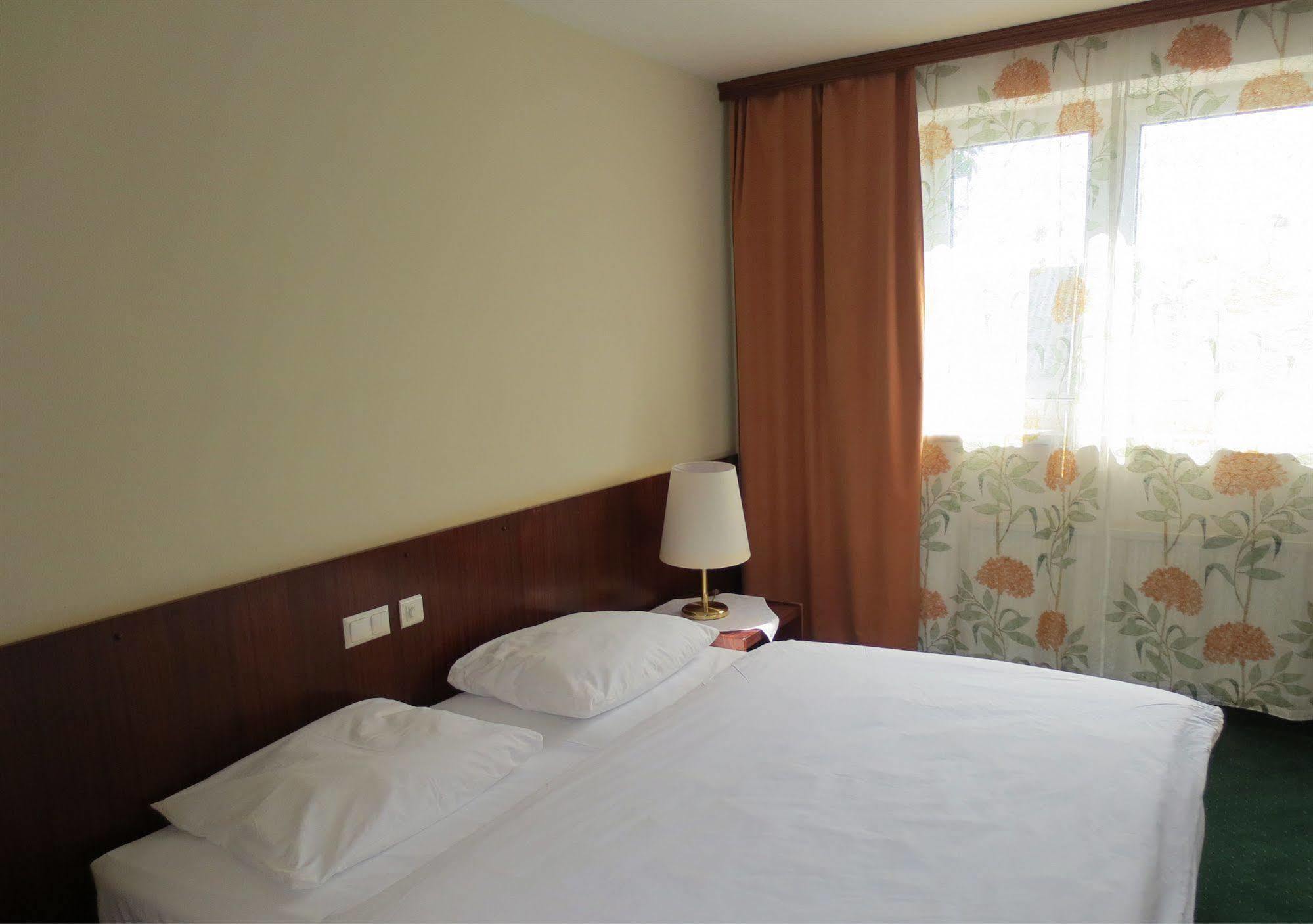 Hotel Zur Post Illmitz Exterior foto